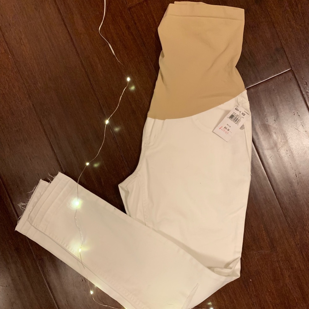 NWT Maternity white distressed ankle jeans